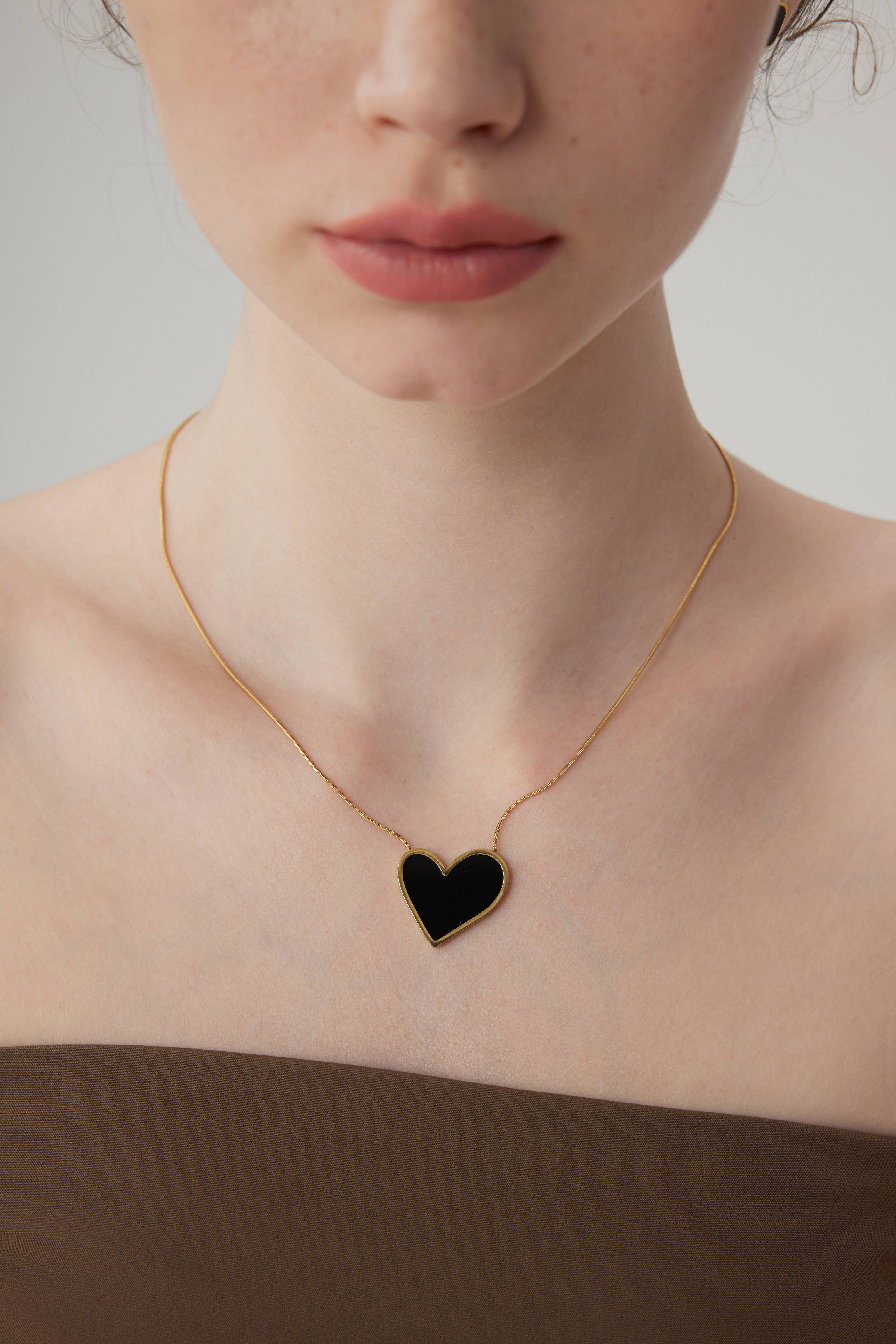 Black Heart Shell Pendant Necklace - Gold