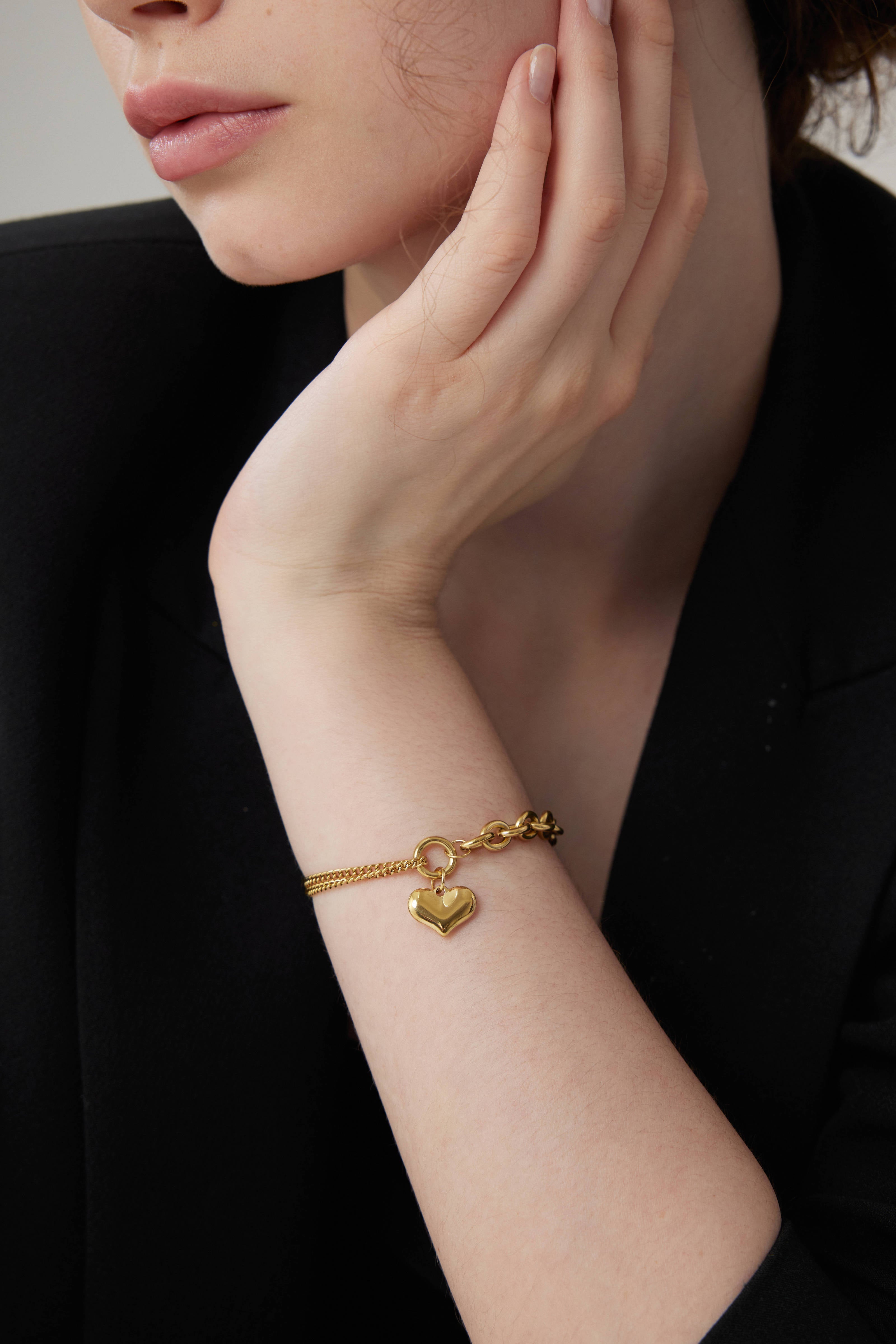 Aria Bracelet With Heart Charm - Gold