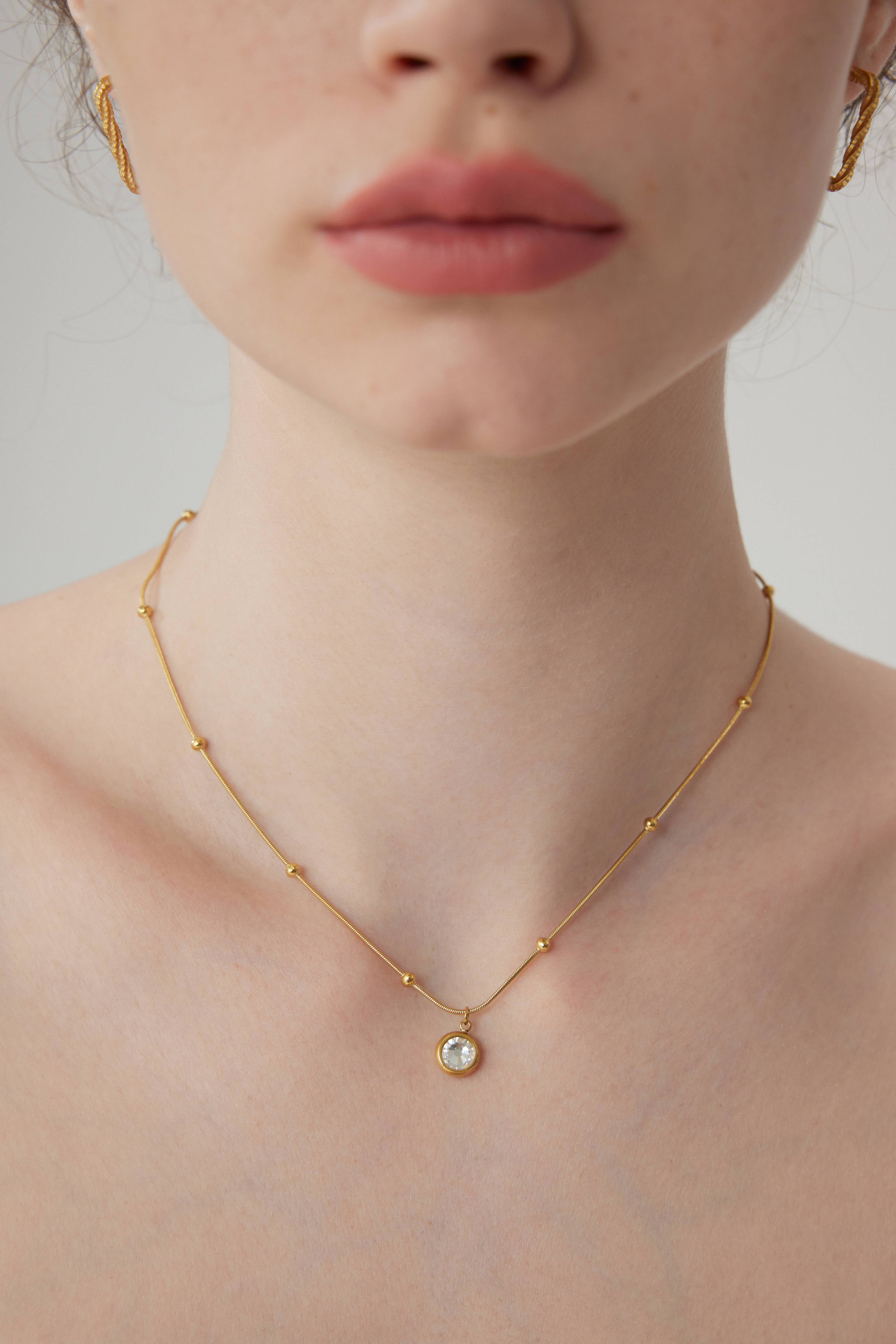 Vivian Pendant Necklace - Gold